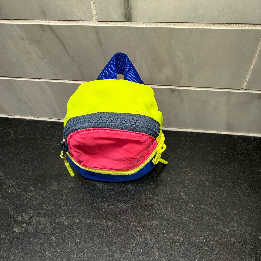 Lululemon Neon Nano backpack - Picture 4 of 7